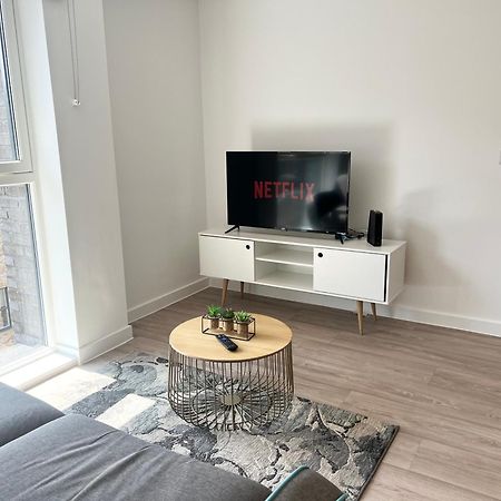 Lovely 2 Bedroom Apartment Манчестър Екстериор снимка